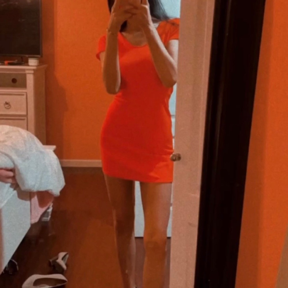 Red Dress - Picture 6 of 6